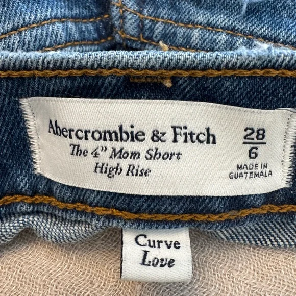 Abercrombie & Fitch Curve Love High Rise 4” Denim Shorts EUC - Picture 4 of 4